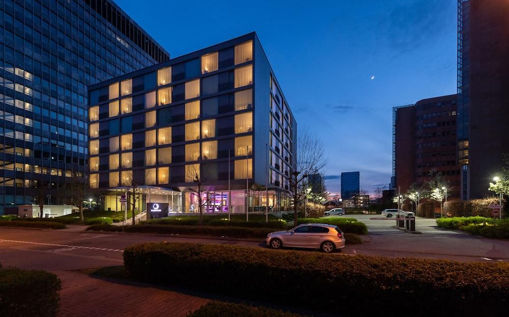 Hotel Doubletree By Hilton Frankfurt Niederrad Francoforte sul Meno Esterno foto