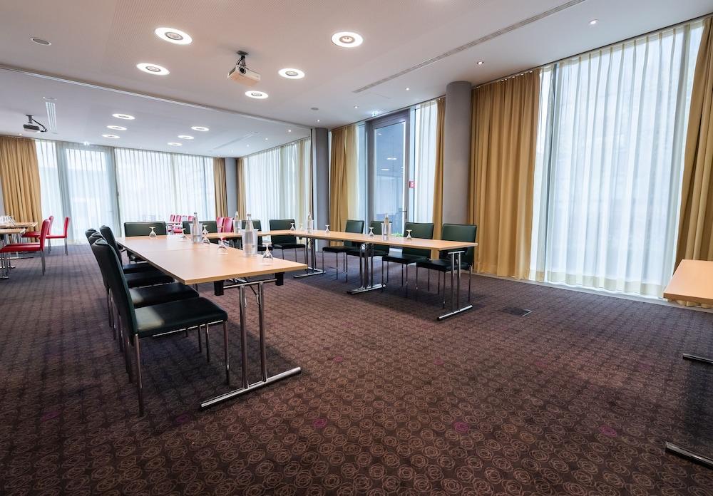 Hotel Doubletree By Hilton Frankfurt Niederrad Francoforte sul Meno Esterno foto