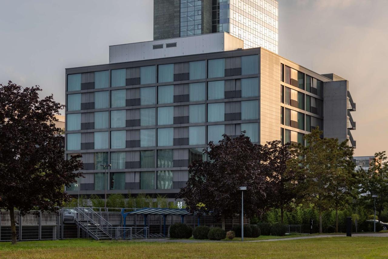 Hotel Doubletree By Hilton Frankfurt Niederrad Francoforte sul Meno Esterno foto