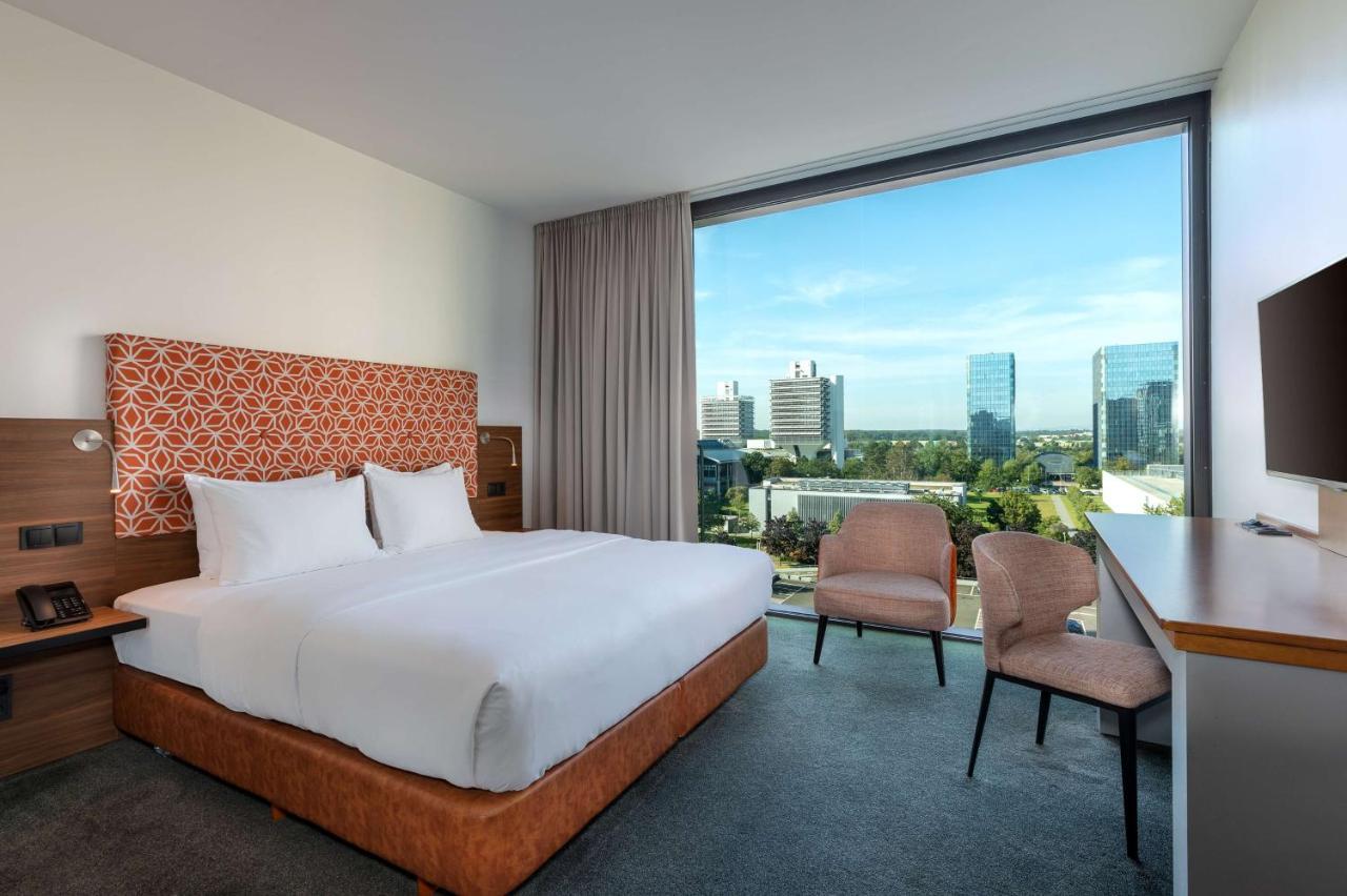 Hotel Doubletree By Hilton Frankfurt Niederrad Francoforte sul Meno Esterno foto