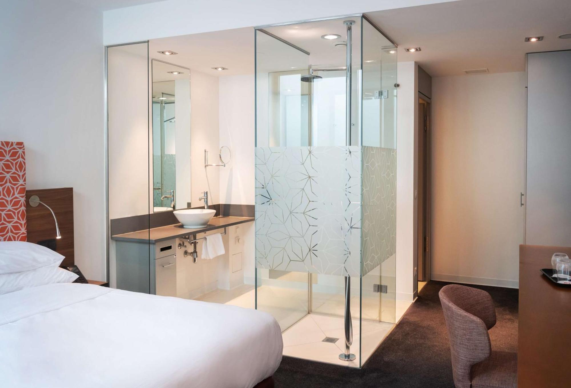 Hotel Doubletree By Hilton Frankfurt Niederrad Francoforte sul Meno Esterno foto