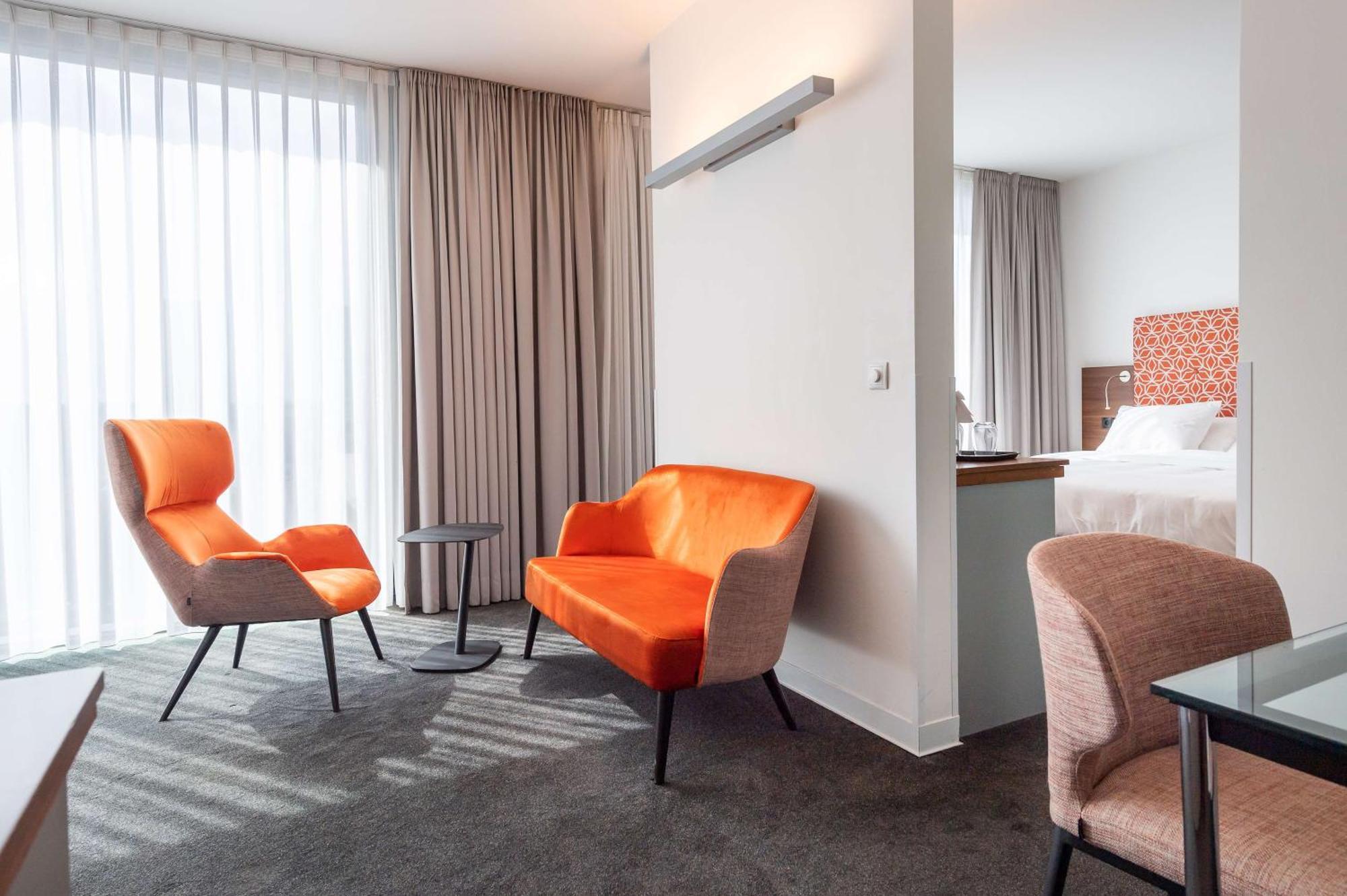 Hotel Doubletree By Hilton Frankfurt Niederrad Francoforte sul Meno Esterno foto