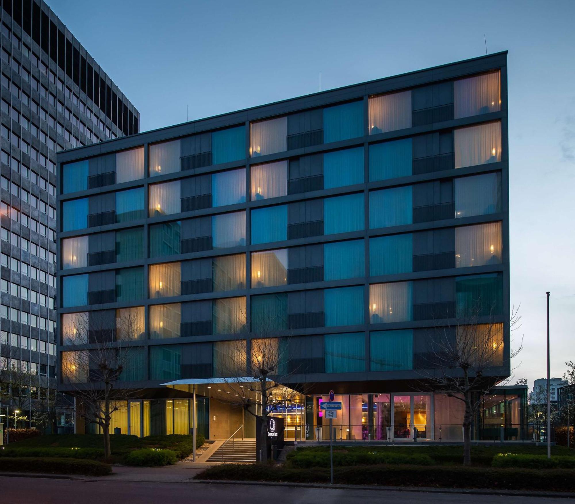 Hotel Doubletree By Hilton Frankfurt Niederrad Francoforte sul Meno Esterno foto