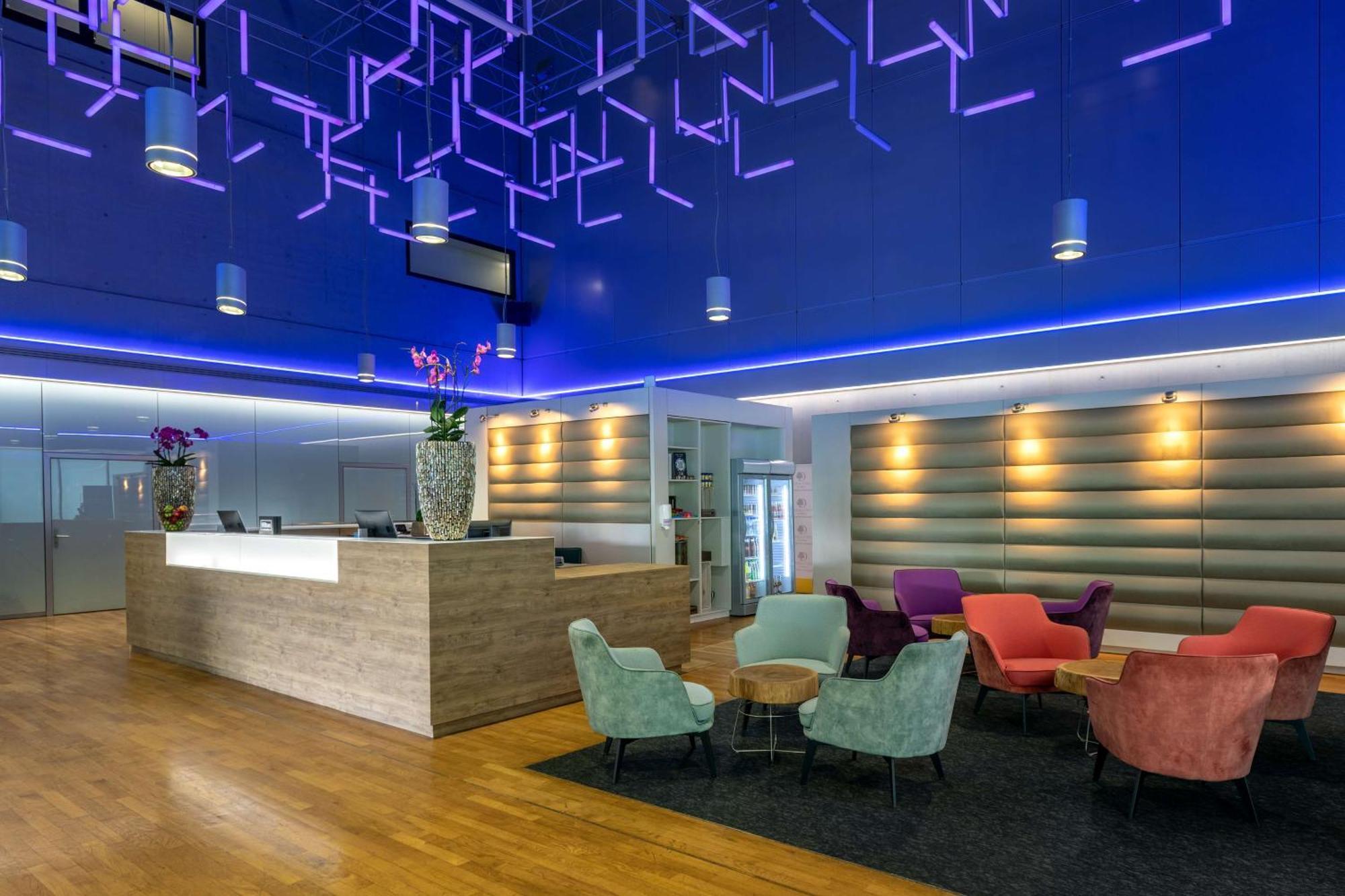 Hotel Doubletree By Hilton Frankfurt Niederrad Francoforte sul Meno Esterno foto